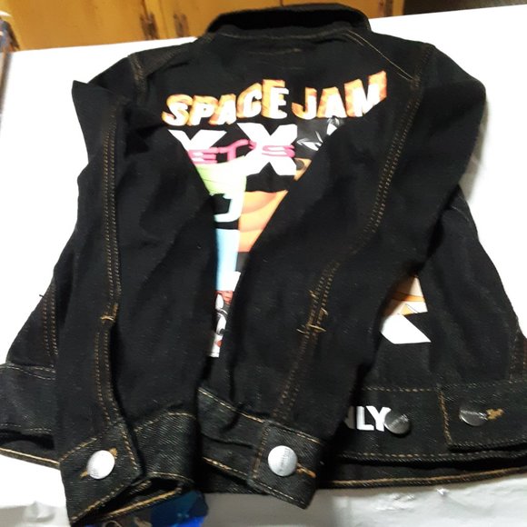 Members Only Space Jam New Legacy Black Denim Jean Jacket Looney Tunes Sz S NWT - Picture 4 of 9